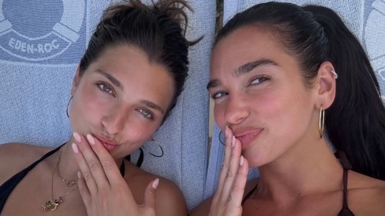 Bikini pic reveals star’s lookalike sister