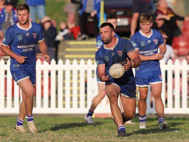 Nathan Ford passes the ball. Picture: Steve Montgomery/Ourfootyteam