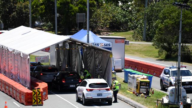 Vehicles queue up at the NSW-QLD border at Coolangatta during Covid lockdowns. Pic: Dan Peled.