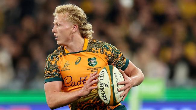 MELBOURNE, AUSTRALIA - JULY 29: Carter Gordon of the Wallabies runs the ball  during the The Rugby Championship & Bledisloe Cup match between the Australia Wallabies and the New Zealand All Blacks at Melbourne Cricket Ground on July 29, 2023 in Melbourne, Australia. (Photo by Cameron Spencer/Getty Images)