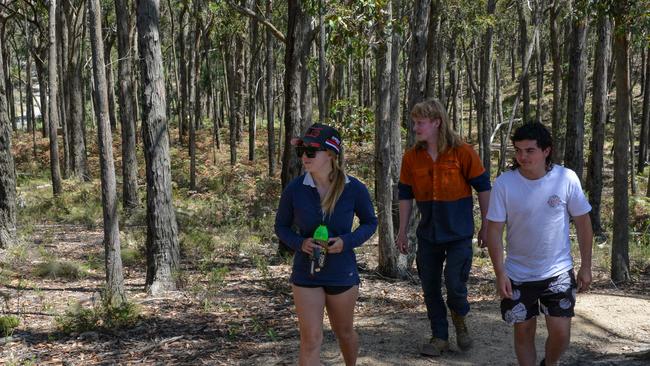 BALLARAT, AUSTRALIA - NCA NewsWire Photos - FEBRUARY 10, 2024:A large-scale search in Buninyong continues on Saturday for Ballarat East woman, Samantha Murphy, who has been missing since early Sunday morning, and was last seen leaving her Eureka St home for a run in Canadian State Forest about 7am. L,Mia Manton, Tex Young Jai Ogg, from Ballarat help with the search. Picture: NCA NewsWire / Ian Wilson