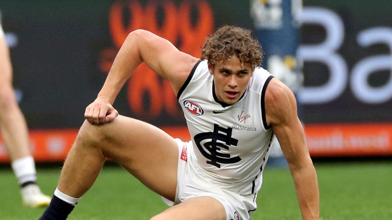 Charlie Curnow of the Blues reacts after being injured  during the Round 15 AFL match between the Fremantle Dockers and the Carlton Blues at Optus Stadium in Perth, Sunday, June 30, 2019. (AAP Image/Richard Wainwright) NO ARCHIVING, EDITORIAL USE ONLY