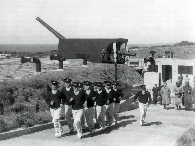 One of the 9.2-inch guns at North Head in 1938. Picture: State Library of Victoria