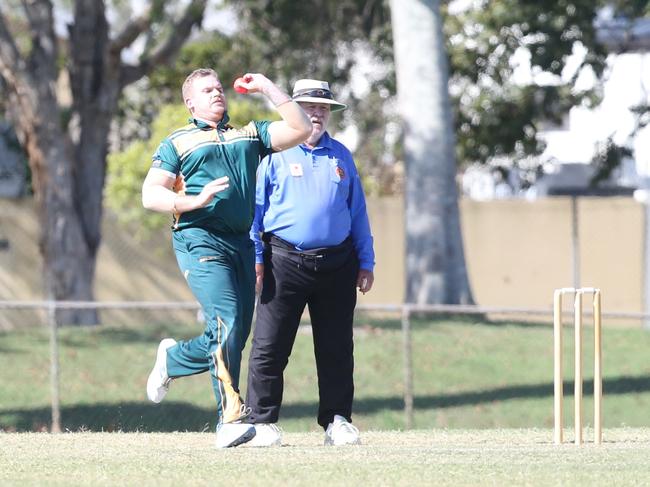 2nd grade, Broadbeach (batting) vs. Helensvale. Alexander Hayes. 11 November 2023 Mermaid Waters Picture by Richard Gosling