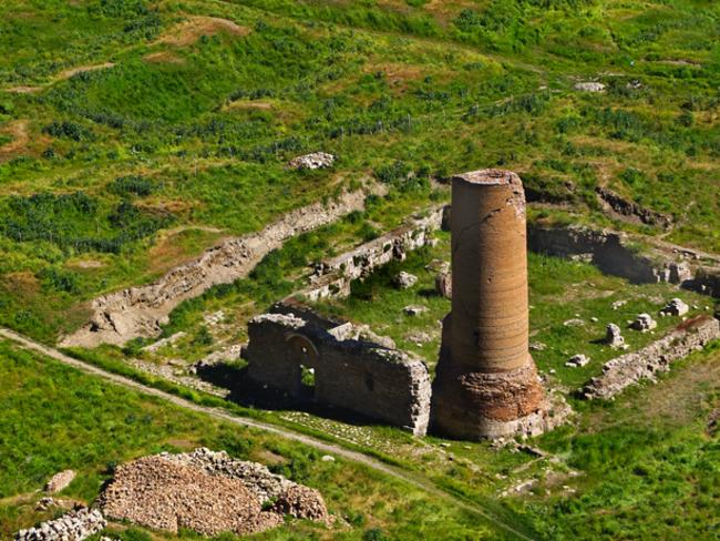 The ancient city dates back to the Urartian Kingdom. This is Van Castle in Urartu which was built within the capital of the Urartu State, Tushba, during the ninth century BC. The castle is a big tourist attraction.