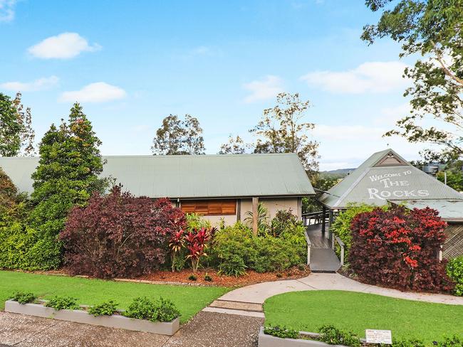 Interstate couple snaps up popular Sunshine Coast wedding venue