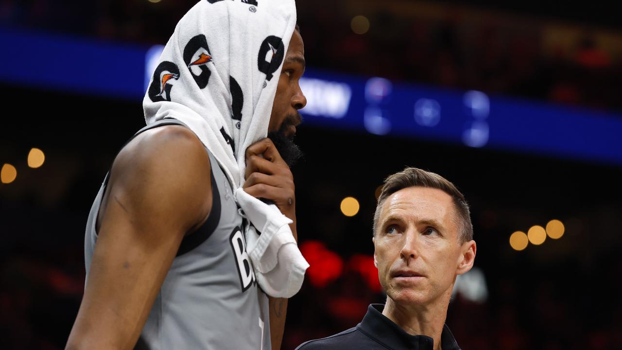 Steve Nash and Durant. Photo: Todd Kirkland/Getty Images/AFP