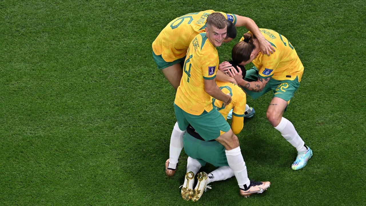 Australia's players celebrate. (Photo by Fransois-Xavier MARIT / AFP)