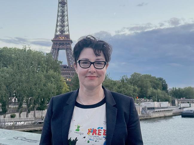 Sue Perkins kicks off her big adventure with an unconventional tour of Paris.