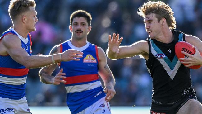 ADELAIDE, AUSTRALIA - JULY 06:  Jason Horne-Francis of the Power fends off   Adam Treloar of the Bulldogs  during the round 17 AFL match between Port Adelaide Power and Western Bulldogs at Adelaide Oval, on July 06, 2024, in Adelaide, Australia. (Photo by Mark Brake/Getty Images)