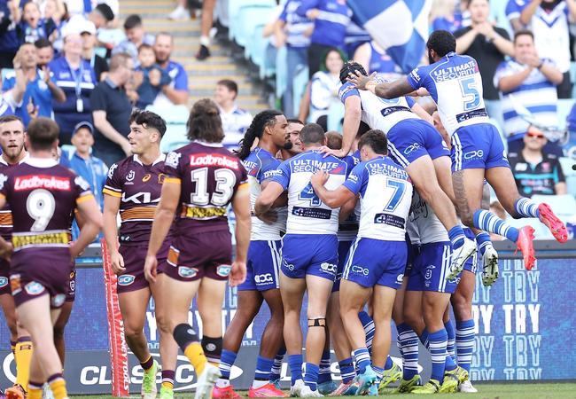 Braidon Burns scores a try for the Bulldogs (Photo by Mark Kolbe/Getty Images)