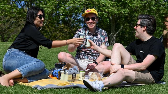 Beers and bubbles are being permitted at some of Sydney's favourite public spaces as a temporary measure to reward and thank vaccinated locals. Picture: NCA NewsWire/Bianca De Marchi