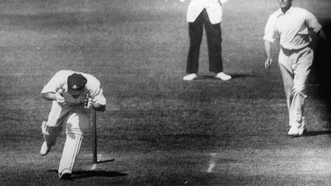 Cricket - Australia vs England Bodyline Test series 1933. Bert Oldfield struck by blow to his head at Adelaide Oval.  LIB FILE: G CRICKET - Australia vs England - 1933