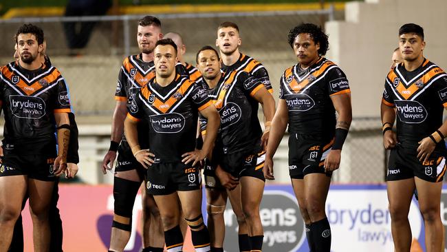 SYDNEY, AUSTRALIA - AUGUST 22: The Tigers look on dejected after a Roosters try during the round 15 NRL match between the Wests Tigers and the Sydney Roosters at Leichhardt Oval on August 22, 2020 in Sydney, Australia. (Photo by Cameron Spencer/Getty Images)