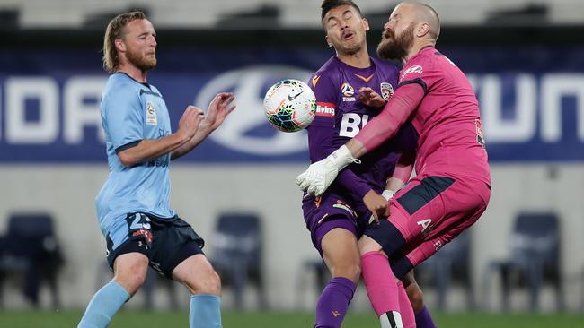 Dane Ingham collides with Andrew Redmayne.