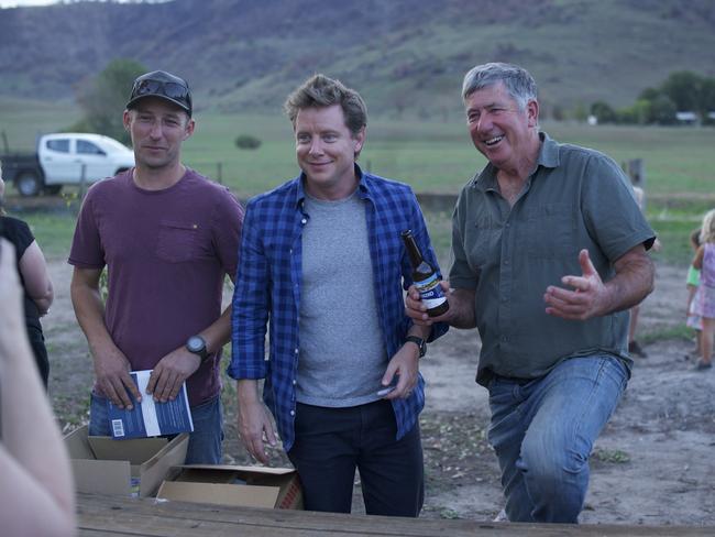 Scott Pape with bushfire victims from the upper Murray River. Picture: Supplied/Foxtel