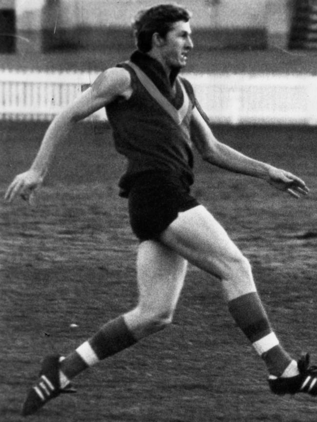 Bulldogs Peter Vivian training for South Australian in 1973.