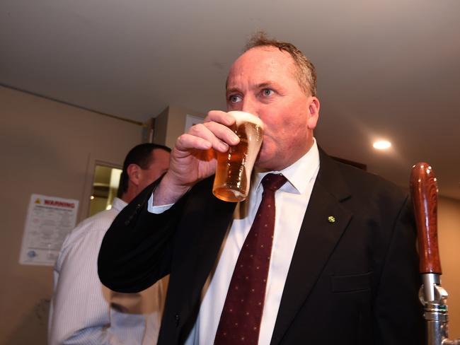 Deputy Prime Minister Barnaby Joyce drinks a beer at the Burpengary Tavern in the federal seat of Petrie, in Brisbane, Tuesday, May 10, 2016. The seat is held by the Coalition by a margin of 0.53 per cent. (AAP Image/Dan Peled) NO ARCHIVING