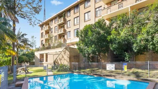 The garage comes with access to a swimming pool.