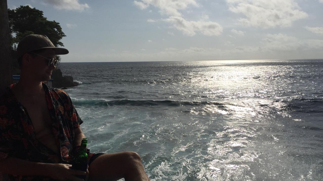 A sunset and a semi-cold Bintang on Nusa Lembongan is the perfect recipe for relaxation.