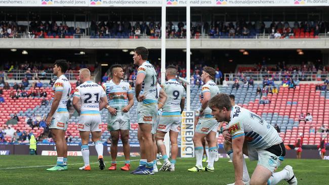 NEWCASTLE, AUSTRALIA - AUGUST 31: Titans players look dejected during the round 24 NRL match between the Newcastle Knights and the Gold Coast Titans at McDonald Jones Stadium on August 31, 2019 in Newcastle, Australia. (Photo by Ashley Feder/Getty Images)