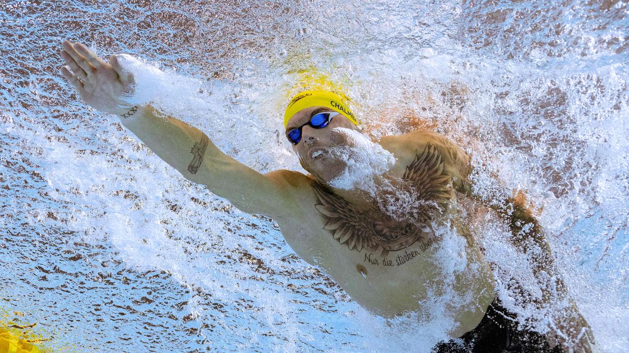 Kyle Chalmers tried valiantly to haul in ther English. (Photo by Oli SCARFF / AFP)