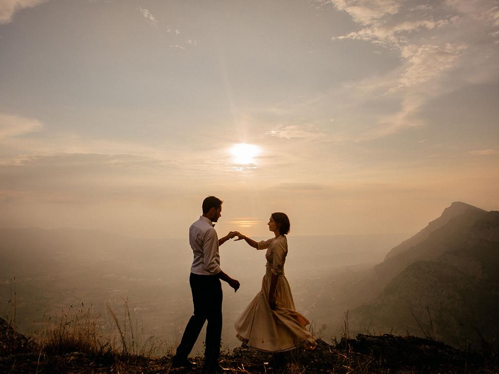 The Top 50 Wedding Photos of 2016 Curated by Junebug Weddings. Nearly 9,000 photos were submitted by photographers from 50 different countries to produce this year’s stunning collection of 50 images. Maria Luise Bauer - Maria Luise Bauer Photography