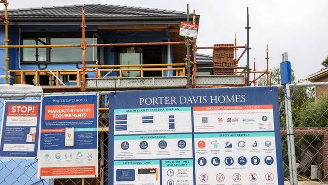 Major home builder Porter Davis has gone bust with work immediately halted on more than 1700 properties across Victoria and Queensland.