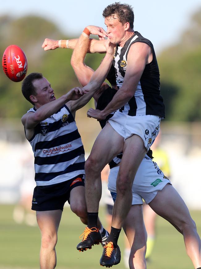 Yarrawonga’s Cameron Wilson battles with two Wangaratta opponents, Michael Bordignon and Jackson Clarke. Picture: Yuri Kouzmin