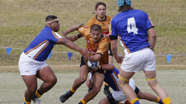 Country's Lachlan Thomas with the ball