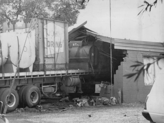 **This picture has a scanned reverse - see associated content at the bottom of the details window**Douglas Crabbe, convicted of murder after driving his road train into the Inland Motel bar at Ayers Rock in 1983. Five people died. Scenes, witnesses, etc.