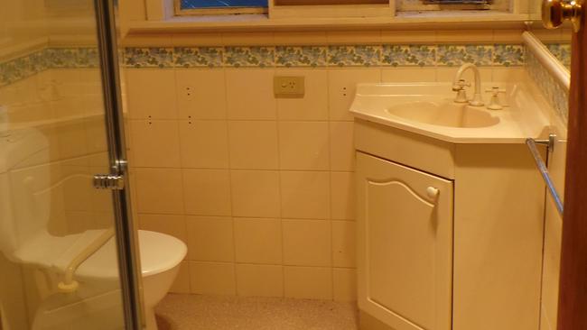 The finished and liveable bathroom in the renovation rescue house in Heidelberg West