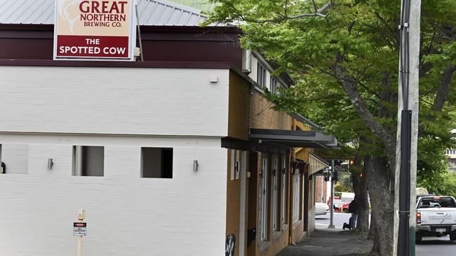 The Spotted Cow, Ruthven Street. New owners start renovations.