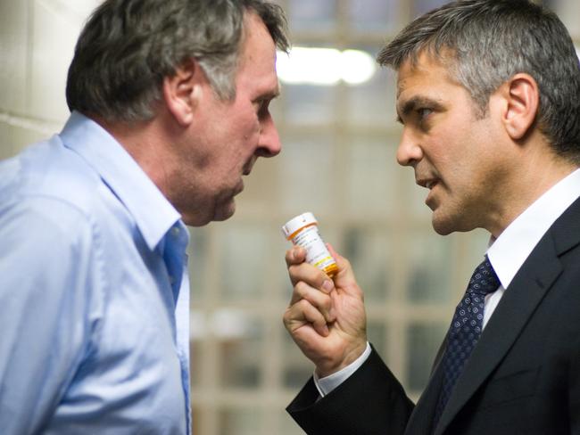 Tom Wilkinson with George Clooney in the film Michael Clayton.