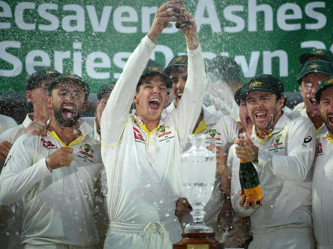 Australian captain Tim Paine lifts the Ashes. Picture: AFP