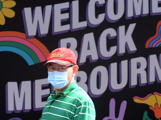 MELBOURNE, AUSTRALIA - NewsWire Photos OCTOBER 30, 2020: People walk past a "Welcome Back Melbourne" mural outside David Jones' Bourke Street Mall store. Picture: NCA NewsWire / Andrew Henshaw