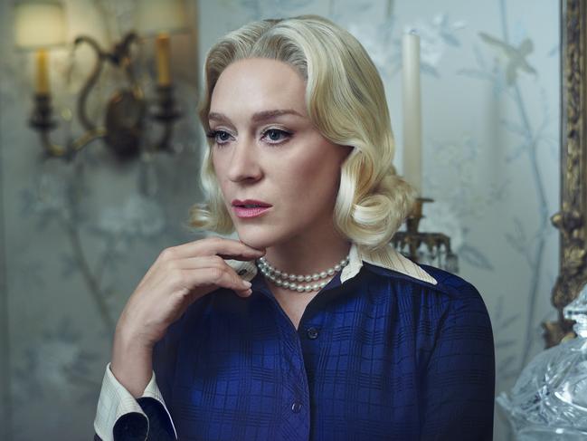 FEUD: Capote Vs. The Swans -- Pictured: Chloe Sevigny as C.Z. Guest. CR: Pari Dukovic/FX