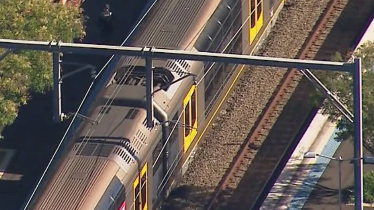 Man, toddler dead after pram rolls off platform at Carlton station in  Sydney | Kidspot