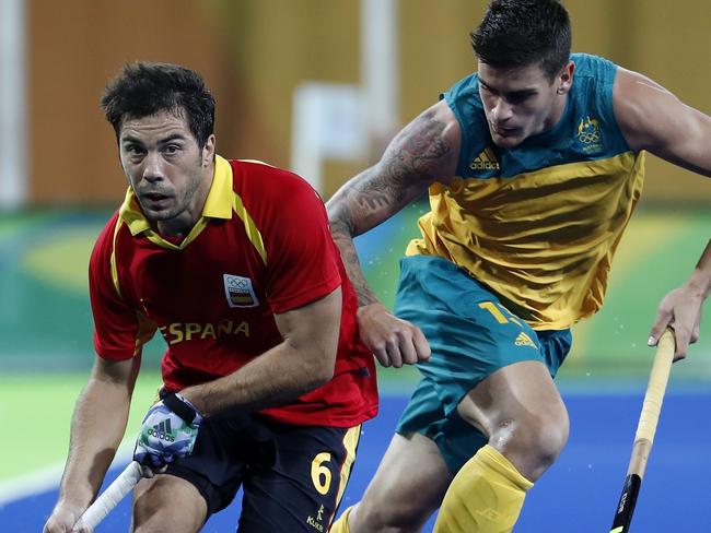 Spain's Miguel Delas, left, fights for the ball with Australia's Blake Govers during a men's field hockey match at the 2016 Summer Olympics in Rio de Janeiro, Brazil, Sunday, Aug. 7, 2016. (AP Photo/Dario Lopez-Mills)