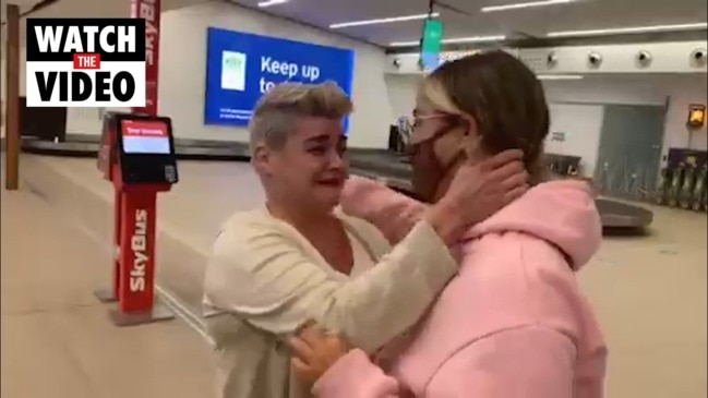 Tearful reunions at Hobart Airport as Victorians allowed back into Tasmania