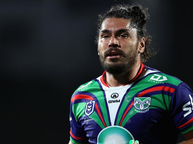 AUCKLAND, NEW ZEALAND - MARCH 08: Tohu Harris of the Warriors talks to the refereeduring the round one NRL match between New Zealand Warriors and Cronulla Sharks at Go Media Stadium Mt Smart, on March 08, 2024, in Auckland, New Zealand. (Photo by Phil Walter/Getty Images)