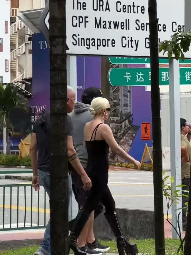 The singer then made her way to a waiting black limousine. Picture: TikTok