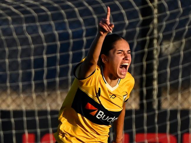 MELBOURNE, AUSTRALIA - MAY 11: Isabel Gomez of the Mariners celebrates the match winning goal during the Second Leg of the A-League Women's Semi Final between Melbourne City and Central Coast Mariners at ctrl:cyber Pitch, on May 11, 2025, in Melbourne, Australia. (Photo by Adam Trafford/Getty Images)