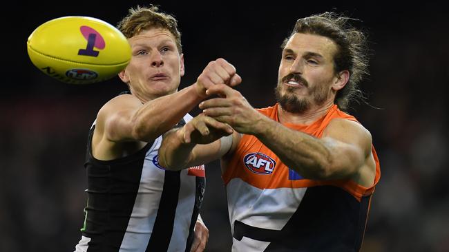 Giants defender battles for possession with Collingwood’s Will Hoskin-Elliot. Picture: AAP