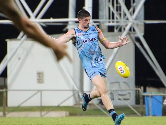 Buffalo defender Ryan Pendlebury clears from defence. Picture: Celina Whan