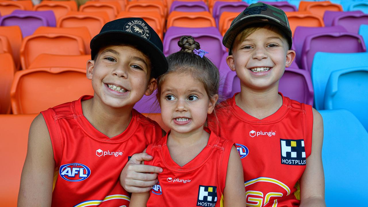 200+ faces: Footy fever takes over NT in dramatic clash