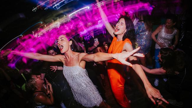 Sarah wills and lise carlaw Brisbane 11/23 – their biggest DISCO CLUB yet with 900 tix sold Photo: MARY MILLER