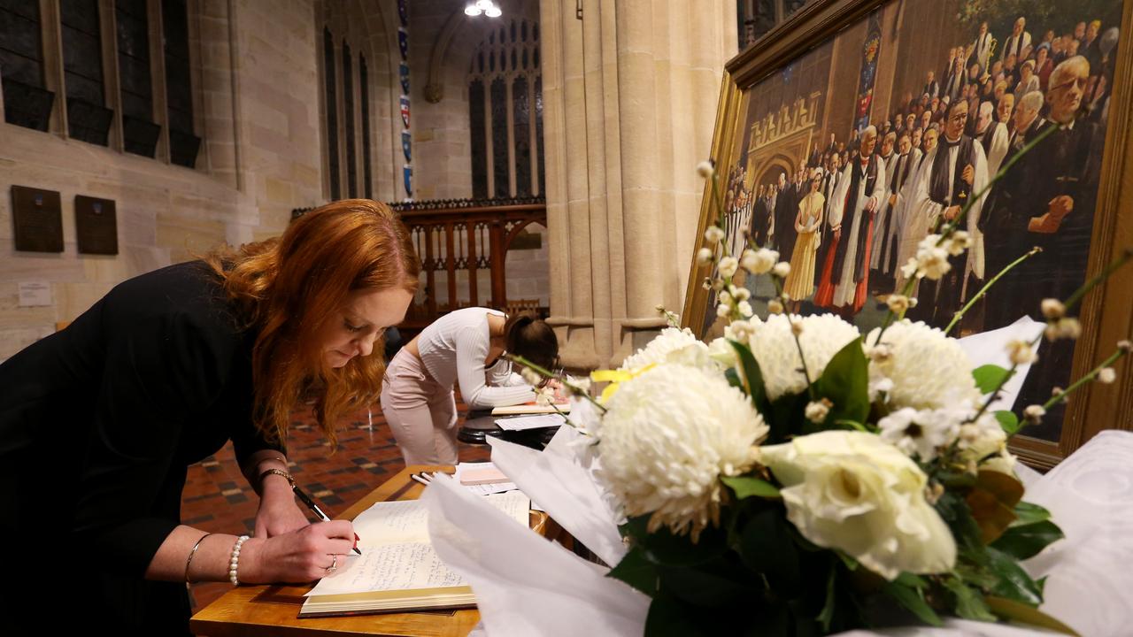 Sydney, Australia: Members of the public leave messages of condolences for Queen Elizabeth II at St. Andrew‘s Cathedral on September 19. Picture: Getty Images.