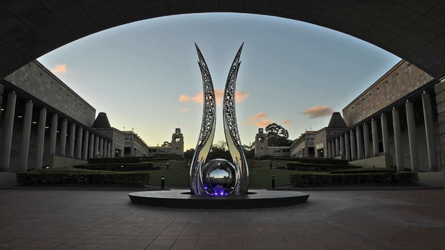 Timelapse of new sculpture at Bond University