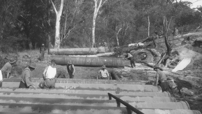 The Pymble-Warringah Main under construction. Photo Manly, Warringah and Pittwater Historical Society